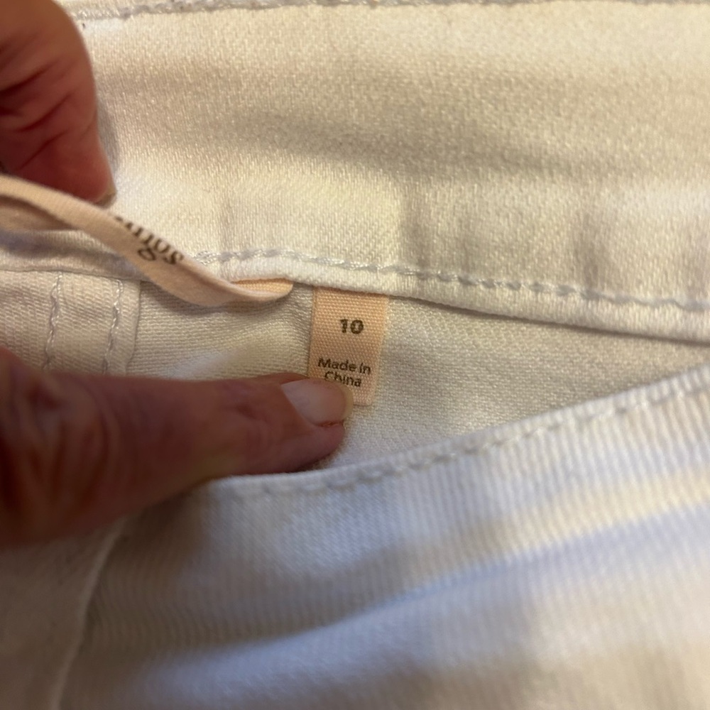 Women's Embroidered White and Gold Jeans - Picture 7 of 8